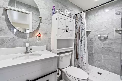 Bath - 5108 Laurelview Ave, Carmichael, CA 95608 photo 2 of 2