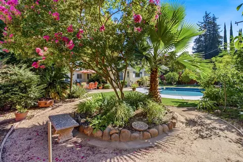 Exterior - 5108 Laurelview Ave, Carmichael, CA 95608 photo 10 of 17