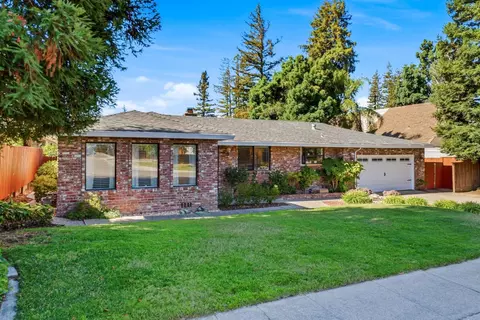 Exterior - 5108 Laurelview Ave, Carmichael, CA 95608 photo 4 of 17