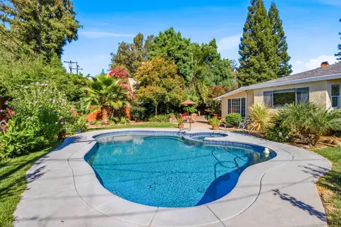 Exterior - 5108 Laurelview Ave, Carmichael, CA 95608 photo 2 of 17