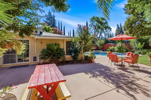 Exterior - 5108 Laurelview Ave, Carmichael, CA 95608 photo 6 of 17