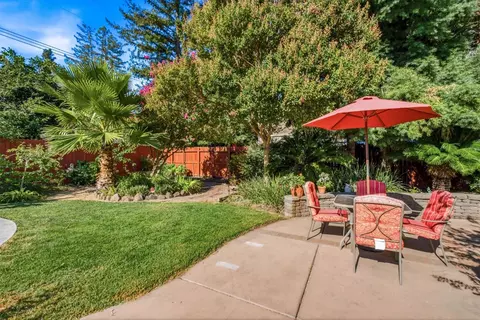 Exterior - 5108 Laurelview Ave, Carmichael, CA 95608 photo 7 of 17