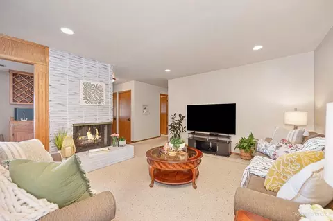 Living - 724 Vera Ave, Ripon, CA 95366 photo 3 of 5