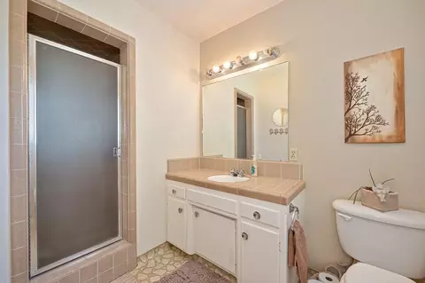 Bath - 724 Vera Ave, Ripon, CA 95366 photo 2 of 2