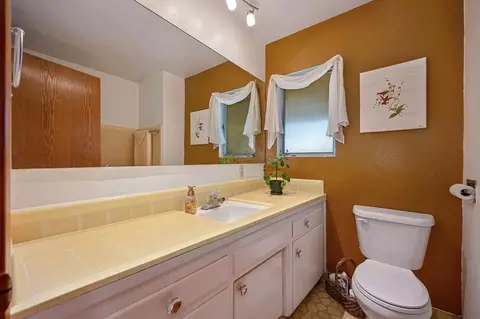 Bath - 724 Vera Ave, Ripon, CA 95366 photo 1 of 2