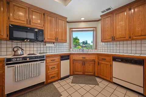 Kitchen - 724 Vera Ave, Ripon, CA 95366 photo 7 of 7