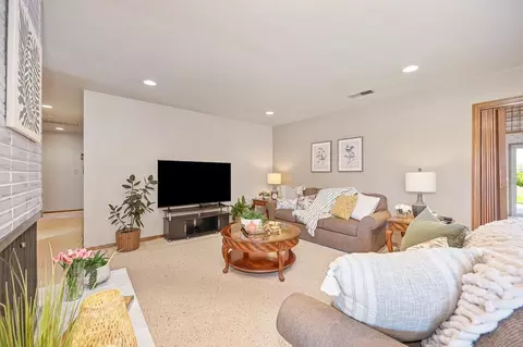 Living - 724 Vera Ave, Ripon, CA 95366 photo 2 of 5