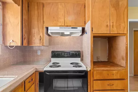 Kitchen - 335 Jason St, Manteca, CA 95336 photo 2 of 2