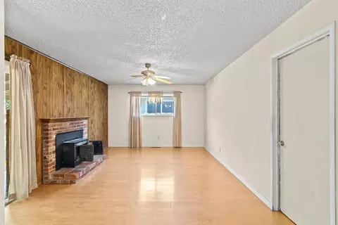 Living - 335 Jason St, Manteca, CA 95336 photo 4 of 7