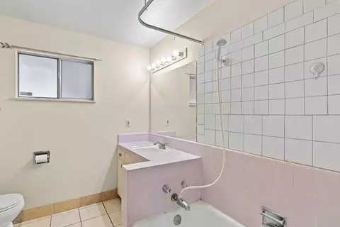 Bath - 335 Jason St, Manteca, CA 95336 photo 1 of 3