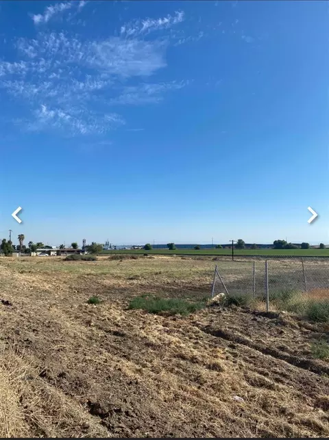 2206 N St, Firebaugh, CA 93622 photo 2