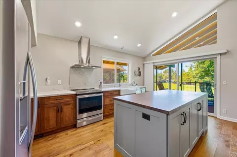 Kitchen - 11306 Ringtail Rd, Penn Valley, CA 95946 photo 3 of 10