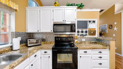 Kitchen - 3905 Gable Way, Ceres, CA 95307 photo 3 of 4