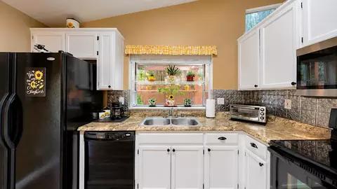 Kitchen - 3905 Gable Way, Ceres, CA 95307 photo 4 of 4
