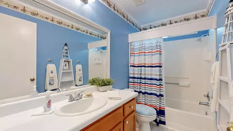 Bath - 3905 Gable Way, Ceres, CA 95307 photo 1 of 2