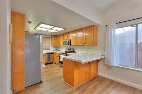 Kitchen - 1728 Nighthawk Way, Modesto, CA 95358 photo 1 of 4