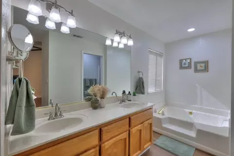 Bath - 1728 Nighthawk Way, Modesto, CA 95358 photo 4 of 4