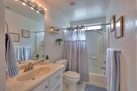 Bath - 1728 Nighthawk Way, Modesto, CA 95358 photo 2 of 4