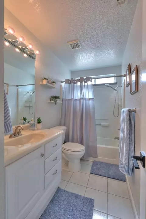 Bath - 1728 Nighthawk Way, Modesto, CA 95358 photo 1 of 4