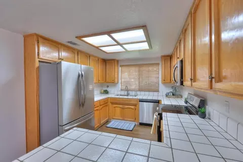 Kitchen - 1728 Nighthawk Way, Modesto, CA 95358 photo 3 of 4