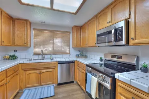 Kitchen - 1728 Nighthawk Way, Modesto, CA 95358 photo 2 of 4