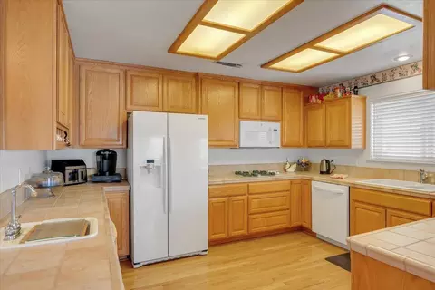 Kitchen - 723 Mother Shipton, Copperopolis, CA 95228 photo 4 of 8