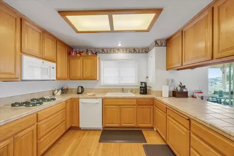 Kitchen - 723 Mother Shipton, Copperopolis, CA 95228 photo 5 of 8
