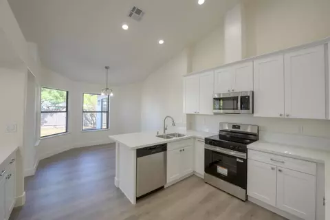 Kitchen - 536 Clover Ave, Patterson, CA 95363 photo 4 of 4