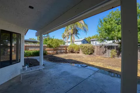 Exterior - 536 Clover Ave, Patterson, CA 95363 photo 4 of 9