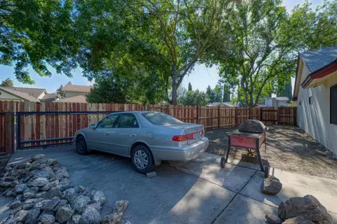Exterior - 536 Clover Ave, Patterson, CA 95363 photo 8 of 9