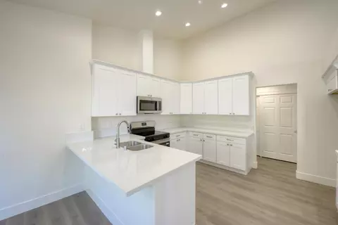 Kitchen - 536 Clover Ave, Patterson, CA 95363 photo 3 of 4