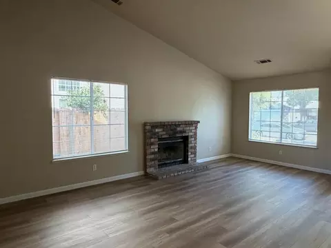 Living - 545 Westfield Pl, Patterson, CA 95363 photo 3 of 12