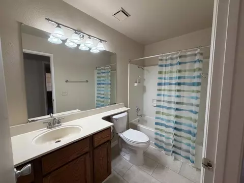 Bath - 545 Westfield Pl, Patterson, CA 95363 photo 1 of 2