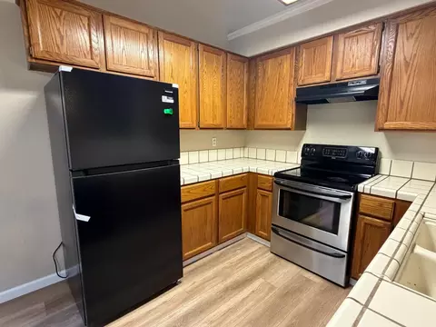 Kitchen - 545 Westfield Pl, Patterson, CA 95363 photo 3 of 3