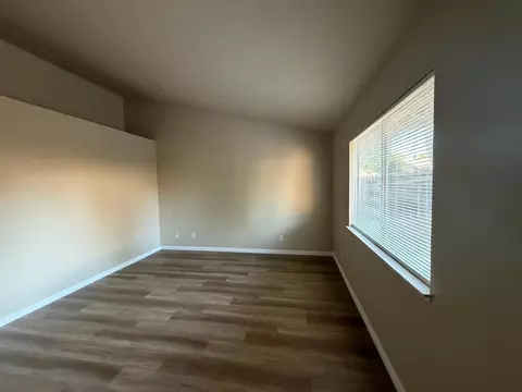 Living - 545 Westfield Pl, Patterson, CA 95363 photo 10 of 12