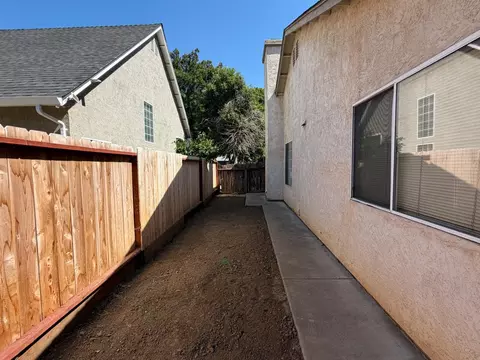 Exterior - 545 Westfield Pl, Patterson, CA 95363 photo 8 of 8