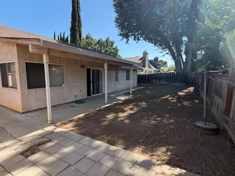 Exterior - 545 Westfield Pl, Patterson, CA 95363 photo 7 of 8