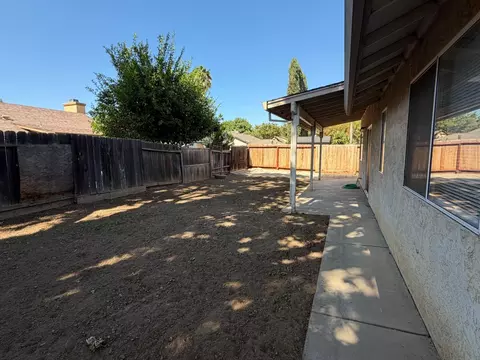 Exterior - 545 Westfield Pl, Patterson, CA 95363 photo 5 of 8