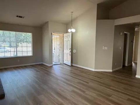 Living - 545 Westfield Pl, Patterson, CA 95363 photo 4 of 12