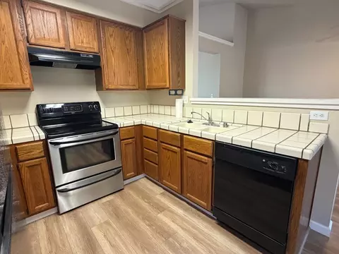 Kitchen - 545 Westfield Pl, Patterson, CA 95363 photo 2 of 3