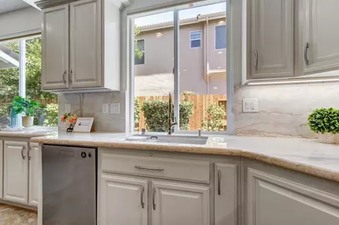 Kitchen - 5415 Rogers St, Davis, CA 95618 photo 9 of 11