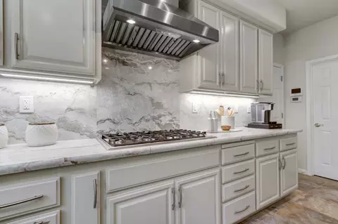 Kitchen - 5415 Rogers St, Davis, CA 95618 photo 5 of 11