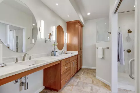 Bath - 5415 Rogers St, Davis, CA 95618 photo 1 of 4