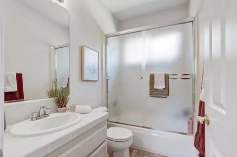 Bath - 5415 Rogers St, Davis, CA 95618 photo 4 of 4