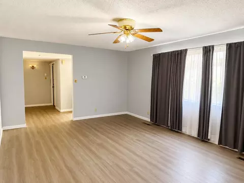 Living - 908 Kevin Ct, Modesto, CA 95350 photo 3 of 4