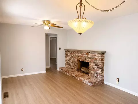 Living - 908 Kevin Ct, Modesto, CA 95350 photo 1 of 4