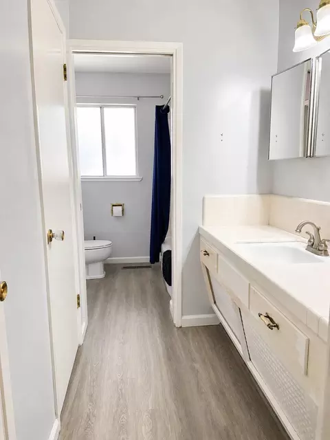 Bath - 908 Kevin Ct, Modesto, CA 95350 photo 2 of 2
