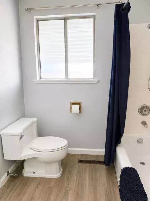 Bath - 908 Kevin Ct, Modesto, CA 95350 photo 1 of 2