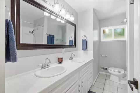 Bath - 5105 Martin Way, Carmichael, CA 95608 photo 2 of 3