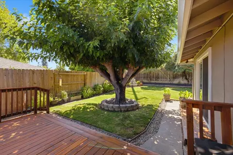 Exterior - 5105 Martin Way, Carmichael, CA 95608 photo 5 of 13